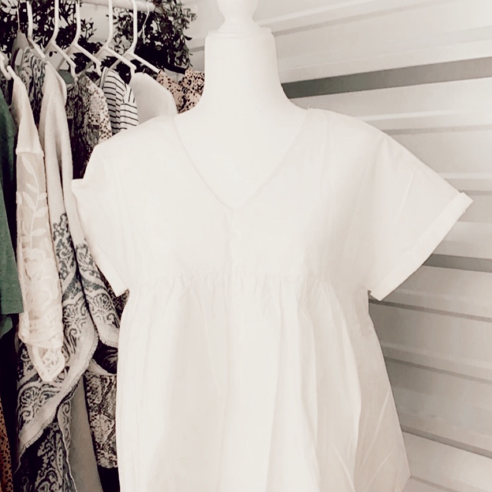 white v-neck smocked blouse ☆